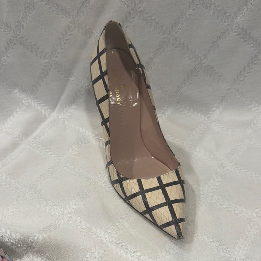 Kate Spade Ivory and Black Women's Shoe Size 6